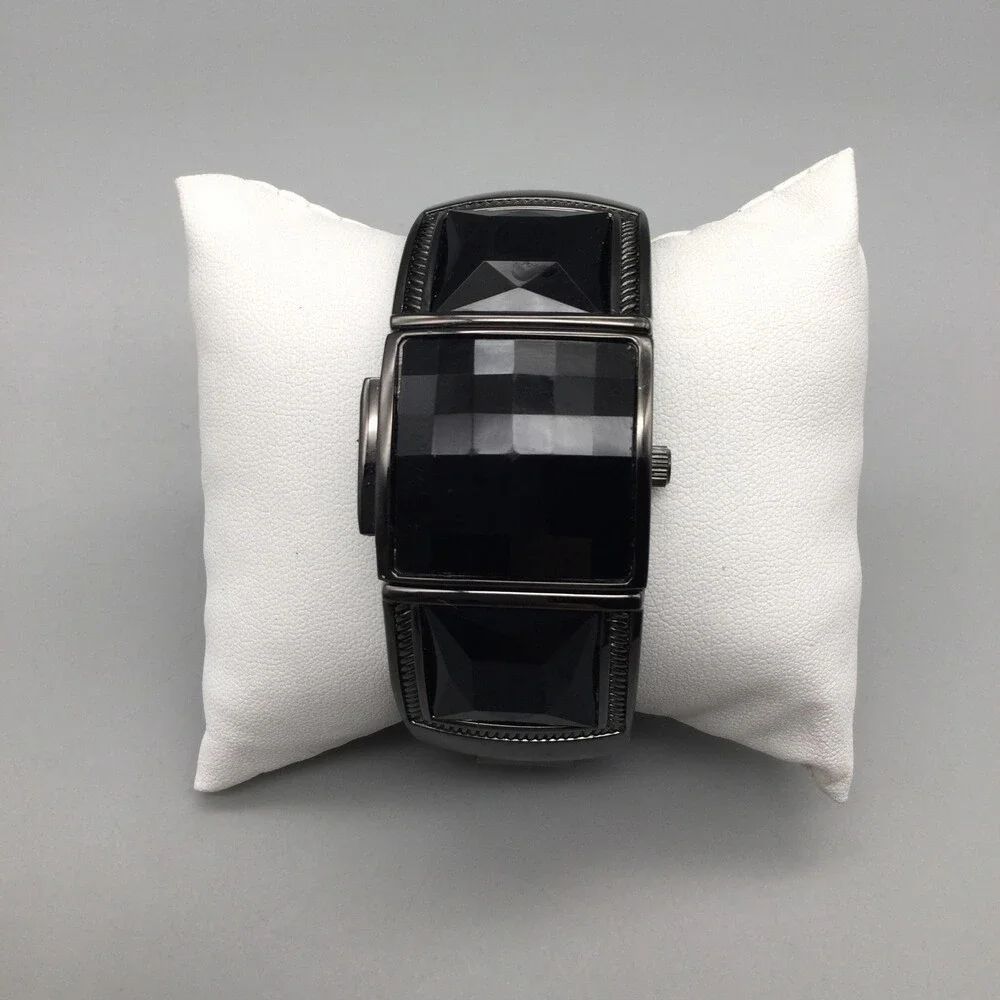 Valletta Womens Watch 31mm Silver Tone Faceted Bangle Bracelet New Battery 6.75